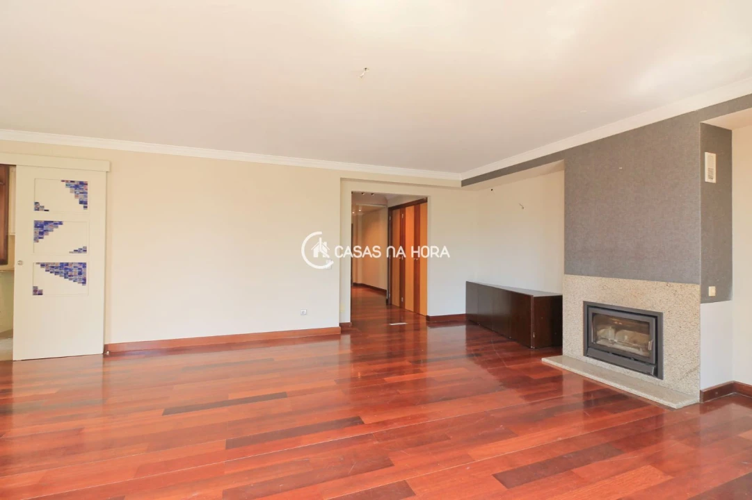 Apartamento T5 para Venda em Cedofeita, Santo Ildefonso, Sé, Miragaia, São Nicolau e Vitória Foto 4