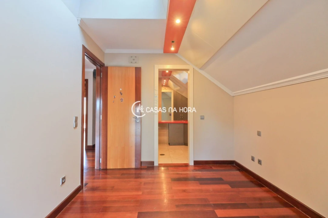 Apartamento T5 para Venda em Cedofeita, Santo Ildefonso, Sé, Miragaia, São Nicolau e Vitória Foto 16