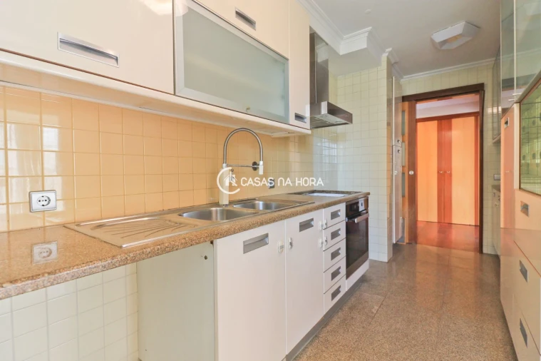 Apartamento T5 para Venda em Cedofeita, Santo Ildefonso, Sé, Miragaia, São Nicolau e Vitória Foto 3
