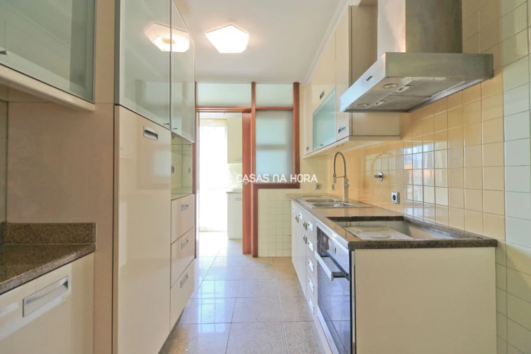 Apartamento T5 para Venda em Cedofeita, Santo Ildefonso, Sé, Miragaia, São Nicolau e Vitória Foto 14