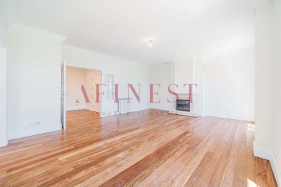 Apartamento T4 para Arrendamento em Santa Maria e São Miguel, São Martinho, São Pedro Penaferrim