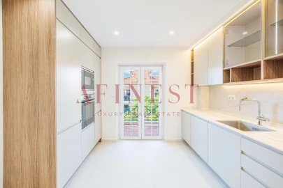 Apartamento T4 para Arrendamento em Santa Maria e São Miguel, São Martinho, São Pedro Penaferrim