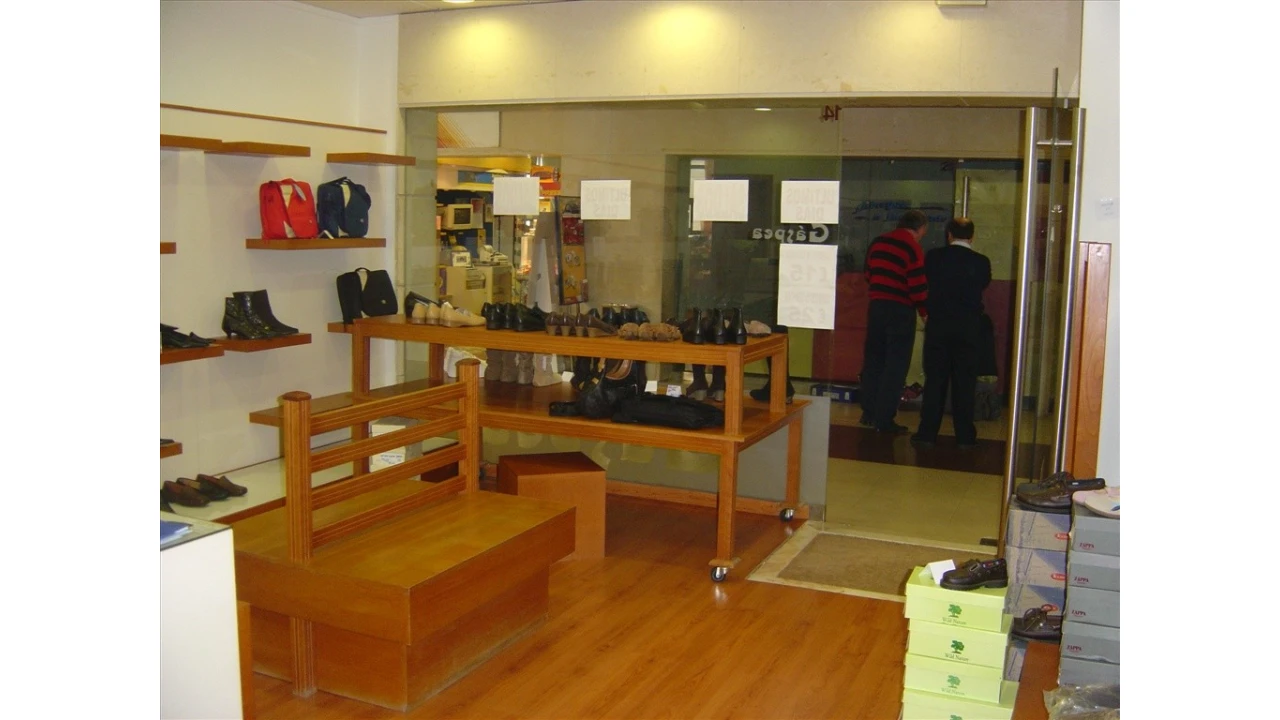 Loja para Venda em Carnaxide e Queijas Foto 2