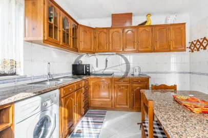 Moradia T6 para Venda em Ruivães e Campos