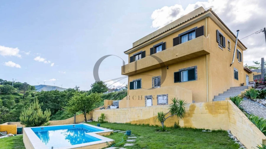Moradia T6 para Venda em Ruivães e Campos