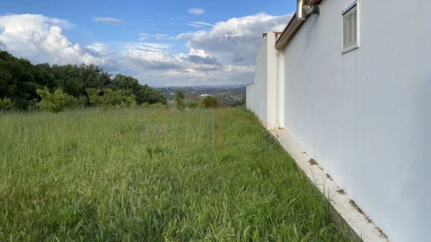 Moradia T3 para Venda em Nossa Senhora do Pópulo, Coto e São Gregório