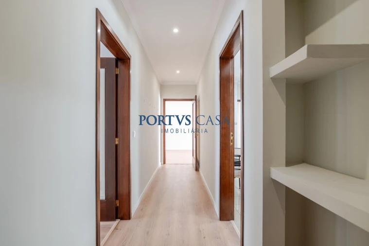 Apartamento T2 para Venda em Fornelo e Vairão Foto 11