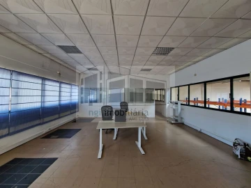 Loja para Arrendamento em Vialonga