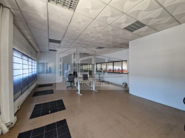 Loja para Arrendamento em Vialonga