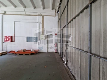 Loja para Arrendamento em Vialonga