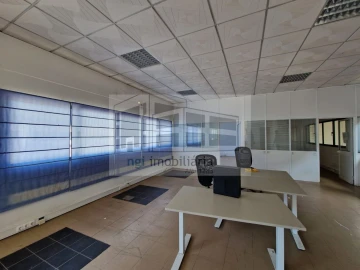 Loja para Arrendamento em Vialonga