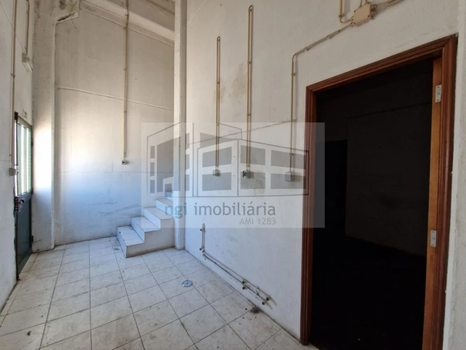 Loja para Arrendamento em Vialonga Foto 14