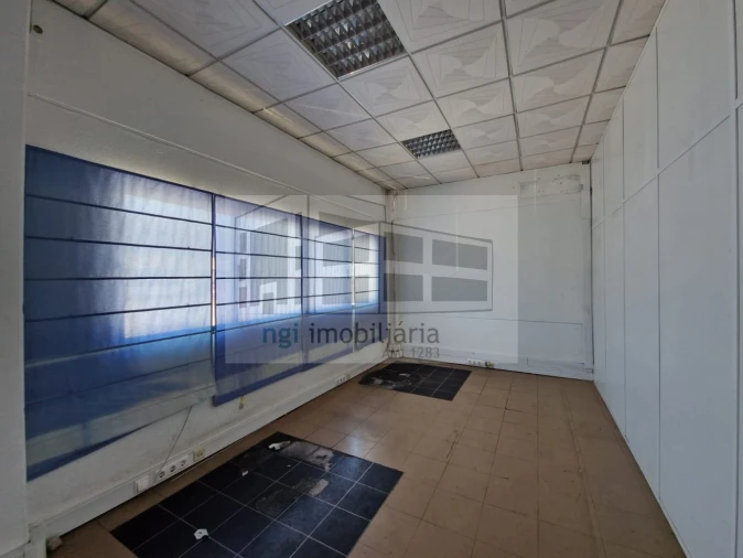 Loja para Arrendamento em Vialonga Foto 40