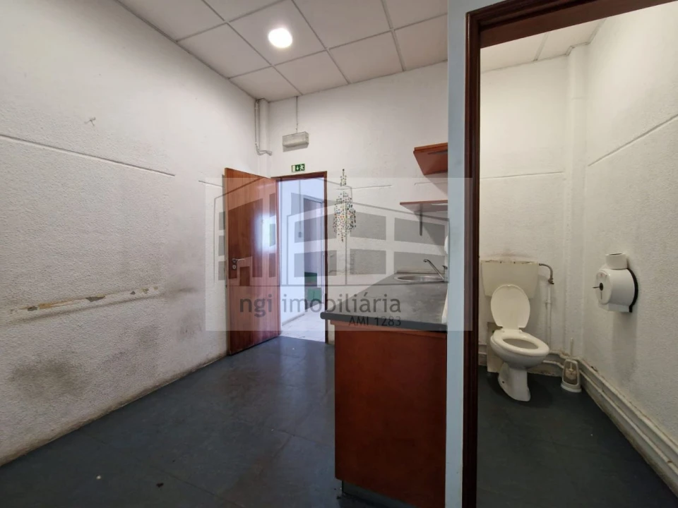 Loja para Arrendamento em Vialonga Foto 22