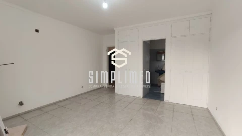 Moradia T4 para Venda em Loule (São Clemente)