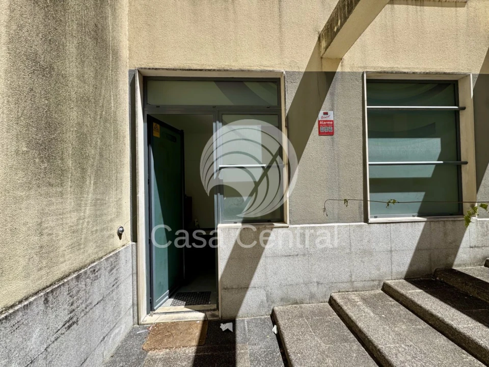 Loja para Venda em Santo António dos Cavaleiros e Frielas Foto 21