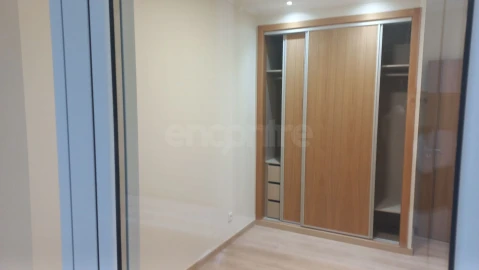 Apartamento T2 para Arrendamento em Pontinha e Famões