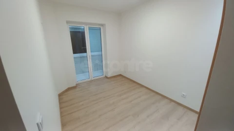 Apartamento T2 para Arrendamento em Pontinha e Famões