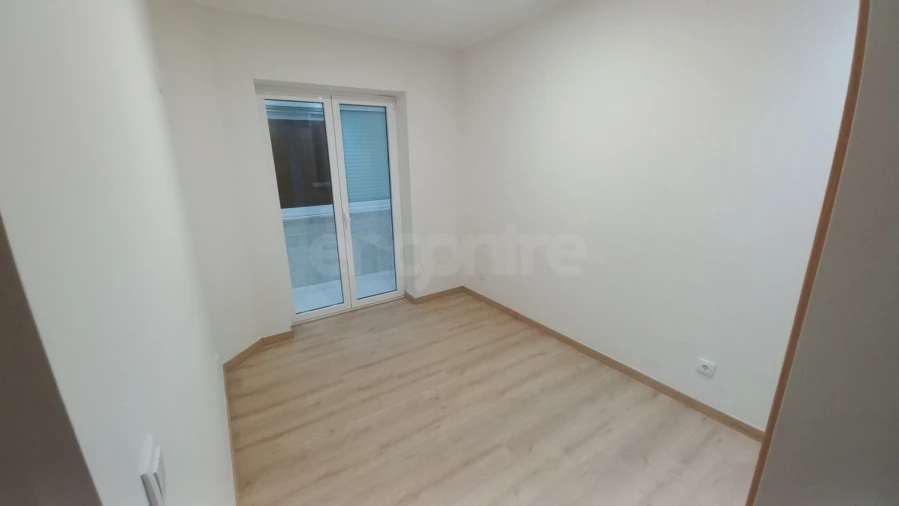 Apartamento T2 para Arrendamento em Pontinha e Famões Foto 5
