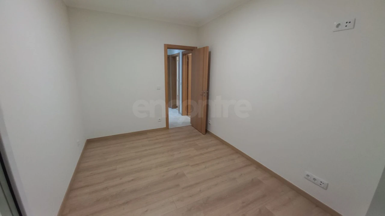 Apartamento T2 para Arrendamento em Pontinha e Famões Foto 7
