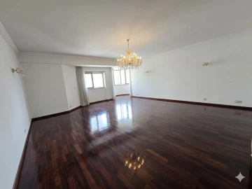Apartamento T4 para Venda em Areeiro