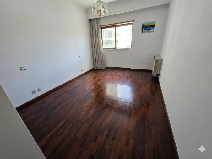 Apartamento T4 para Venda em Areeiro Foto 12
