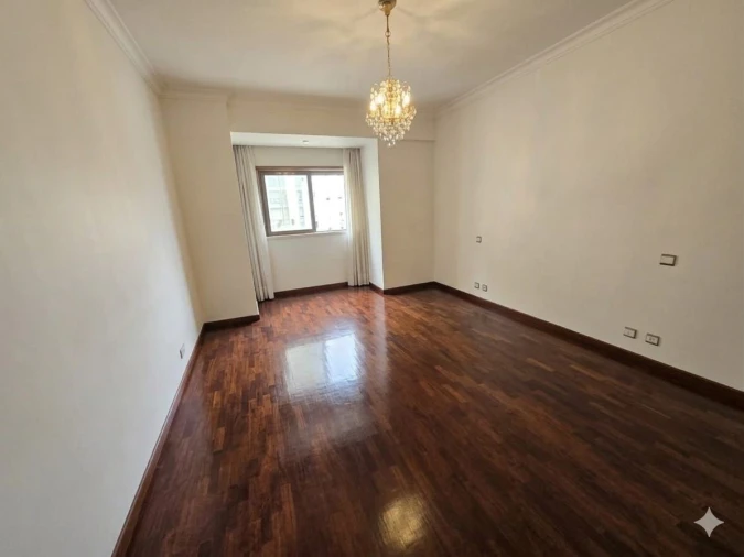 Apartamento T4 para Venda em Areeiro Foto 3