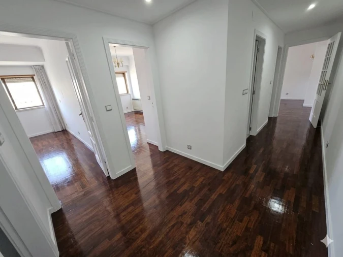 Apartamento T4 para Venda em Areeiro Foto 4