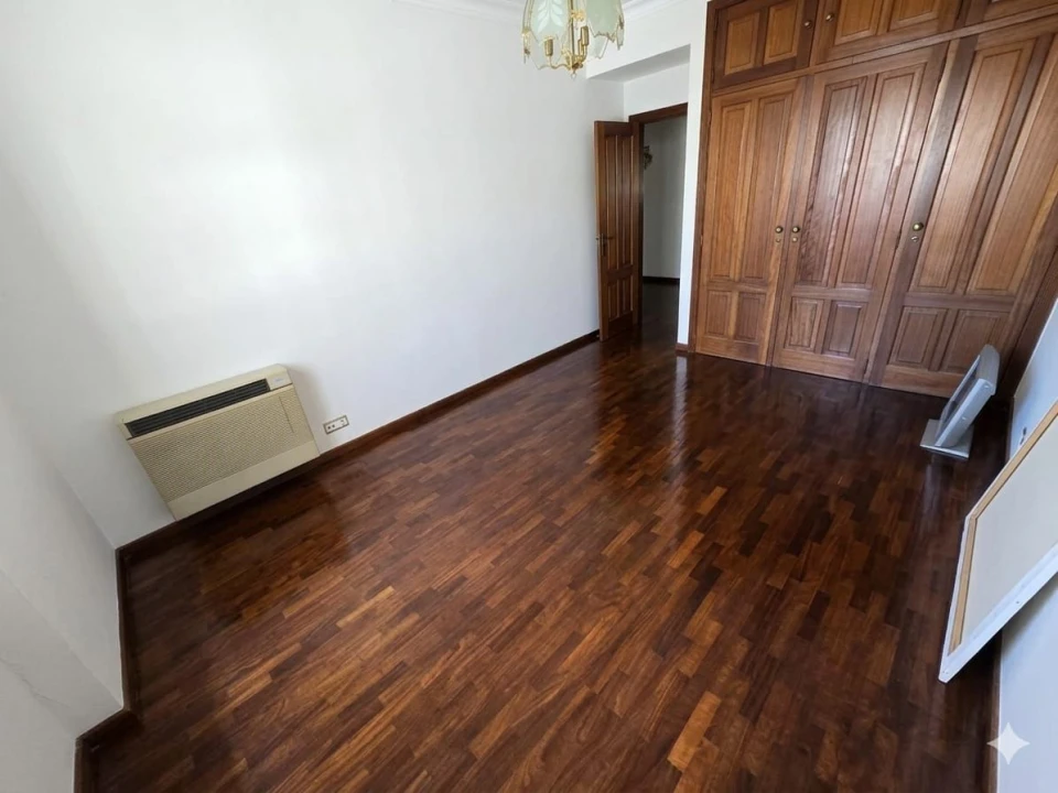Apartamento T4 para Venda em Areeiro Foto 8