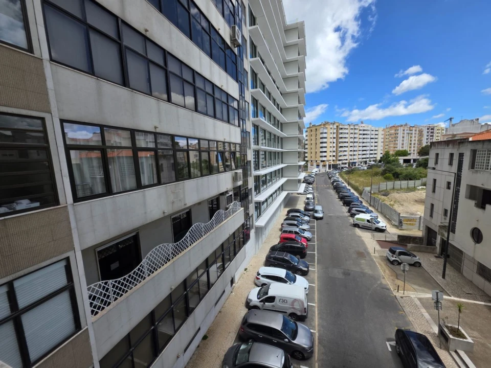 Apartamento T4 para Venda em Areeiro Foto 28