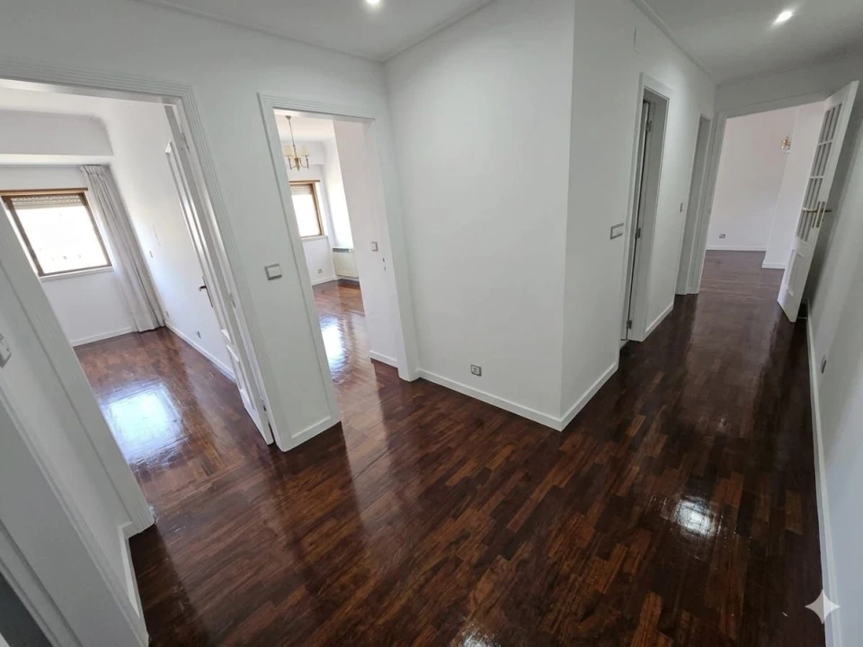 Apartamento T4 para Venda em Areeiro Foto 4