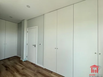 Moradia T4 para Venda em Fernao Ferro