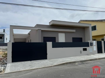 Moradia T4 para Venda em Fernao Ferro