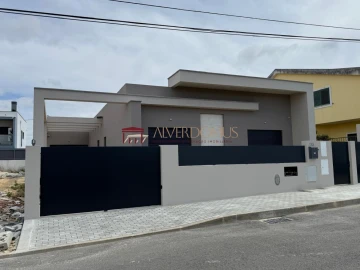 Moradia T4 para Venda em Fernao Ferro