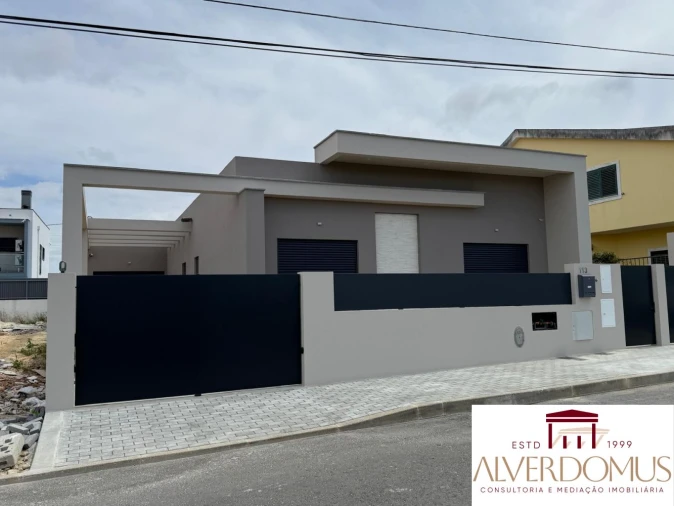 Moradia T4 para Venda em Fernao Ferro Foto 25