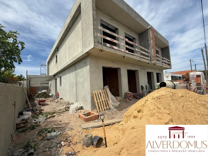 Moradia T4 para Venda em Fernao Ferro Foto 23