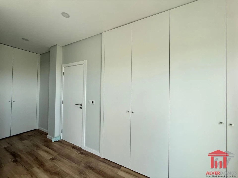 Moradia T4 para Venda em Fernao Ferro Foto 35