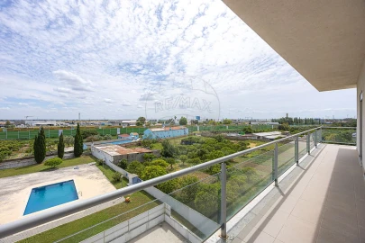 Apartamento T3 para Venda em Castanheira do Ribatejo e Cachoeiras