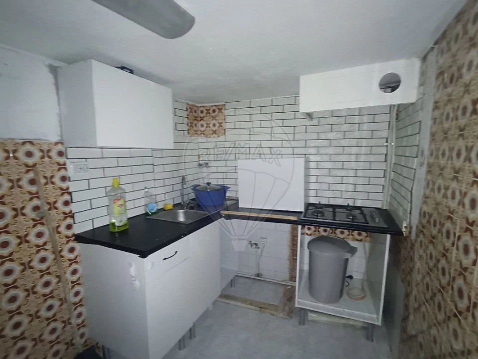 Moradia T12 para Venda em Pontinha e Famões Foto 7