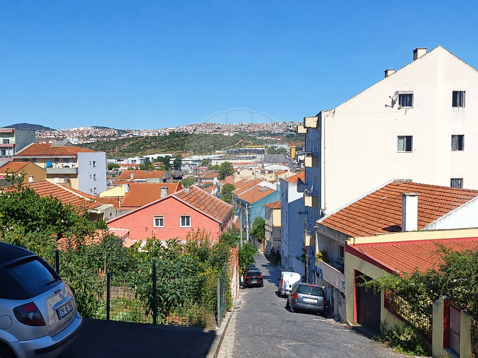 Moradia T12 para Venda em Pontinha e Famões Foto 5