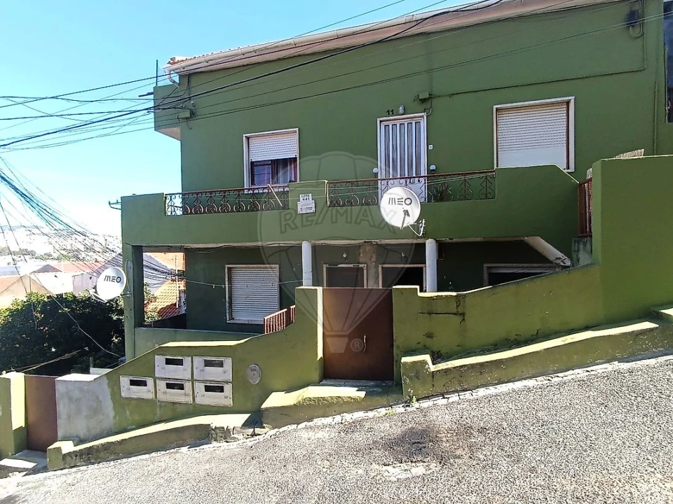 Moradia T12 para Venda em Pontinha e Famões Foto 6