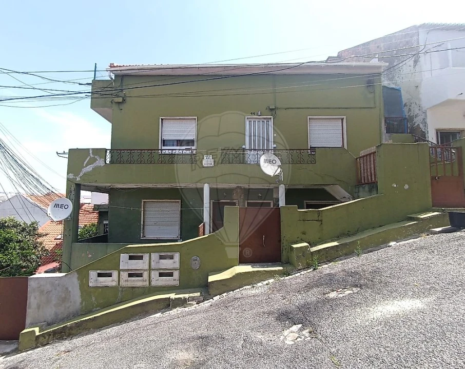 Moradia T12 para Venda em Pontinha e Famões Foto 1