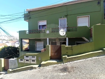 Moradia T12 para Venda em Pontinha e Famões