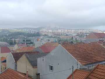 Moradia T12 para Venda em Pontinha e Famões