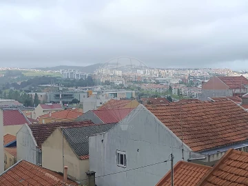 Moradia T12 para Venda em Pontinha e Famões