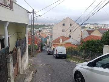 Moradia T12 para Venda em Pontinha e Famões