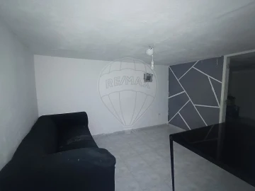 Moradia T12 para Venda em Pontinha e Famões