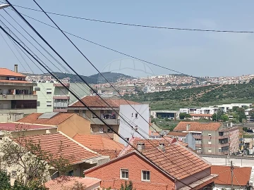 Moradia T12 para Venda em Pontinha e Famões