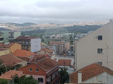 Moradia T12 para Venda em Pontinha e Famões