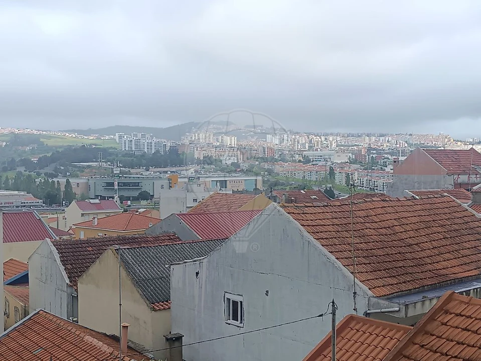Moradia T12 para Venda em Pontinha e Famões Foto 6